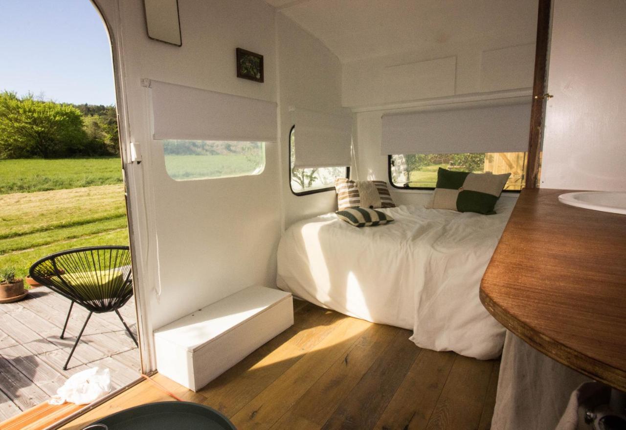 Ma Caravane Dans Les Collines Villeneuve-la-Comptal Exteriör bild