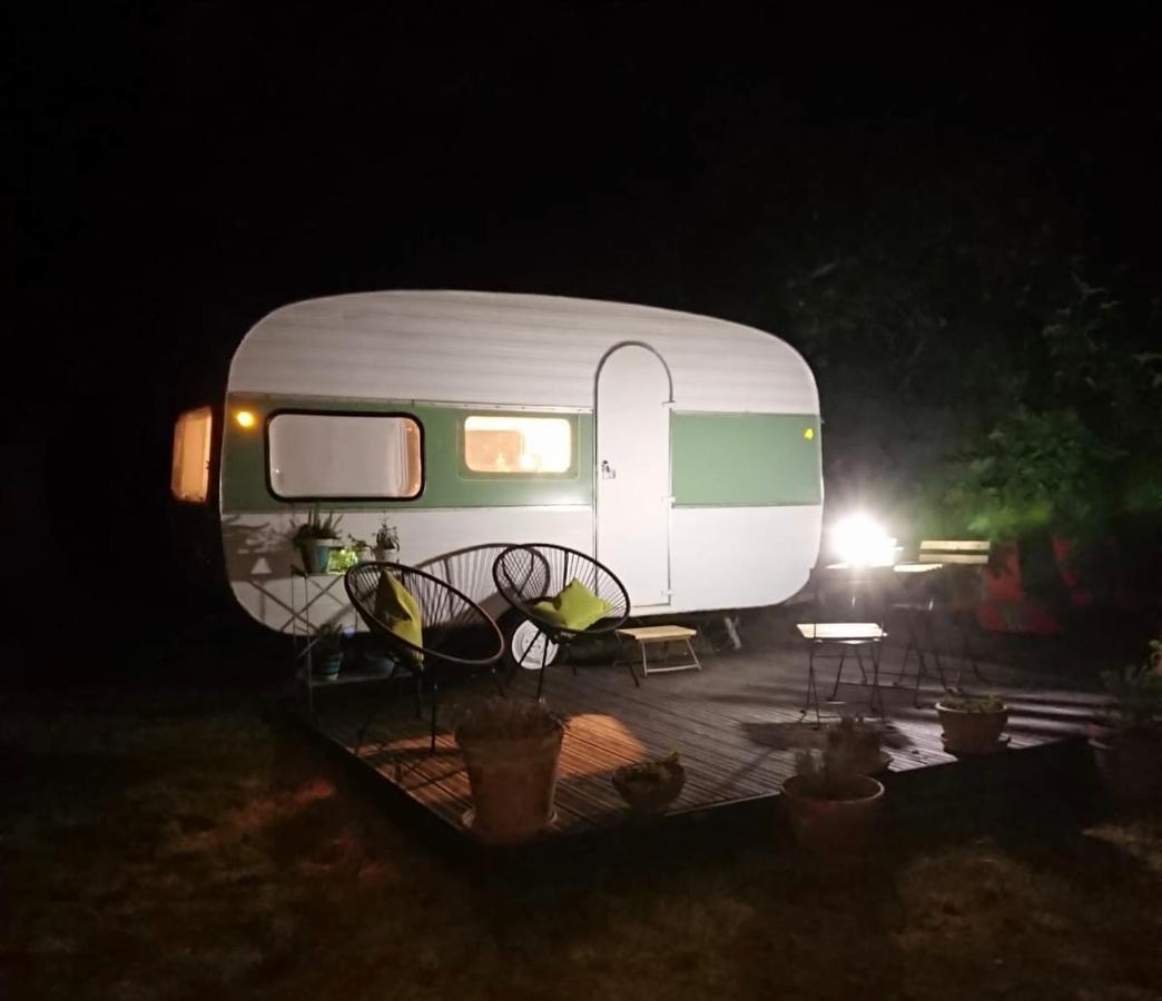 Ma Caravane Dans Les Collines Villeneuve-la-Comptal Exteriör bild